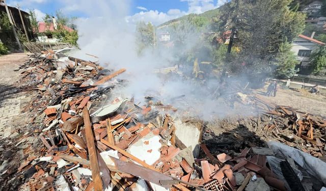 Tarihi konağı kundakladılar: 2 kişi tutuklandı
