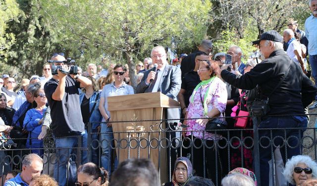 Tuncel Kurtiz Mezarı Başında Anıldı
