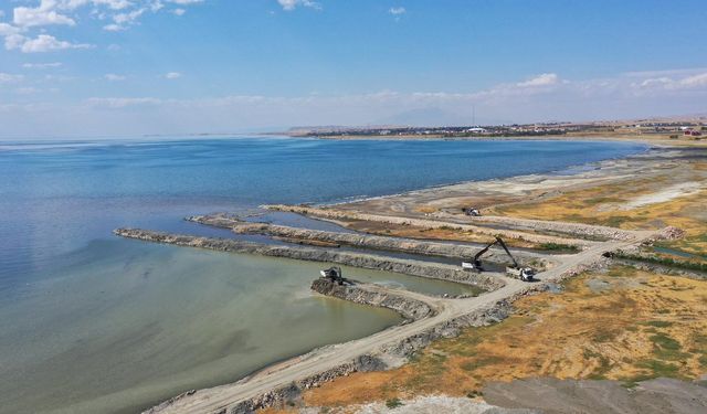 Van Gölü'nde Dip Temizliği