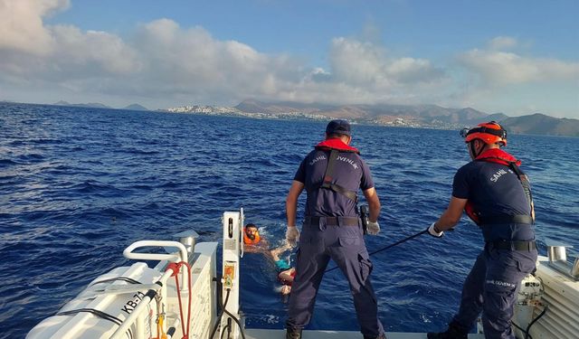 Yunanistan'a yüzerek geçmeye çalışan kaçaklar yakalandı