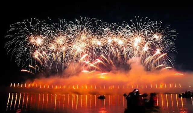 Işığın zaferi Diwali Festivali'nde vücut buluyor