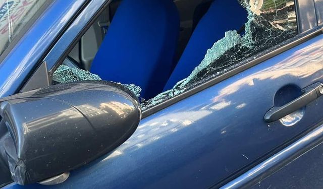 Samsun'da Otomobilin camını kırıp kaçtı