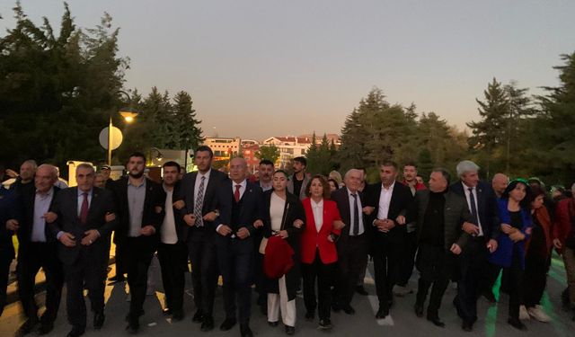 CHP Cumhuriyetin 102'nci yılında Ata'nın huzuruna çıktı