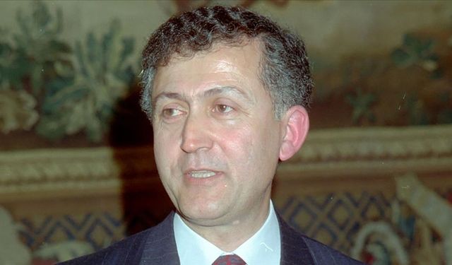 Cumhuriyet’in Kalem Savaşçısı: Ahmet Taner Kışlalı