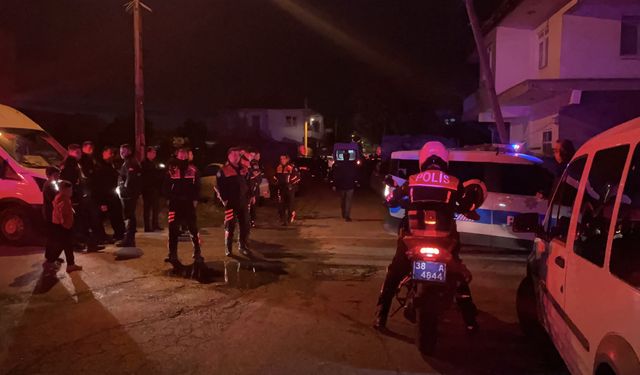 Bakkalda çıkan tartışma bıçaklı kavgaya dönüştü: 1 kişi yaralandı