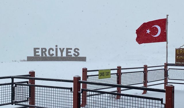 Erciyes'te kar yağışı