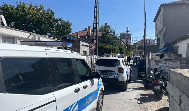 Evinde ölü bulundu