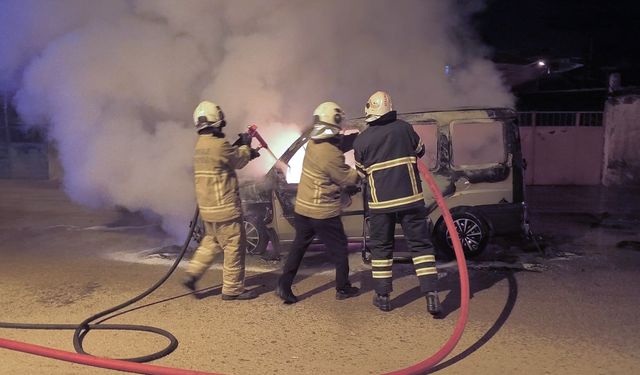 Kırıkkale'de seyir halindeki hafif ticari araçta yangın çıktı