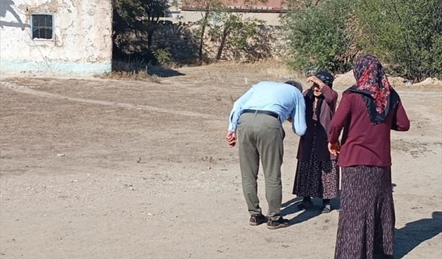 Konya'da 97 Yaşındaki Meryem Nineye Doğum Günü Sürprizi