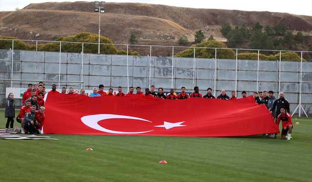 Sivasspor’un Yeni Teknik Direktörü Altıparmak’tan Taraftarlara Çağrı