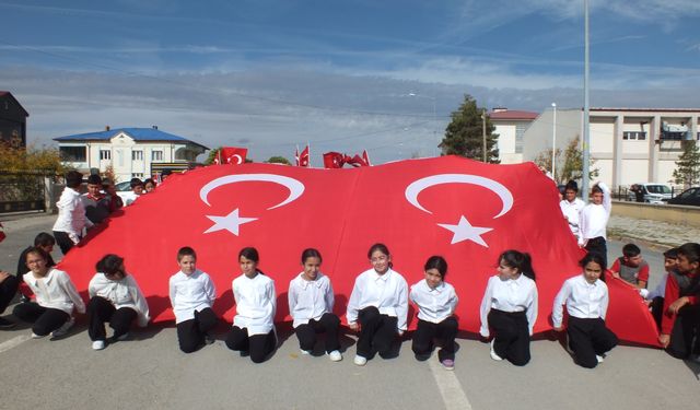 Ulaş'ta Cumhuriyet'in 102. yılı Kutlandı