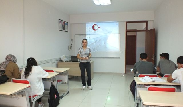 YKS'ye girecek öğrenciler için ücretsiz kurs