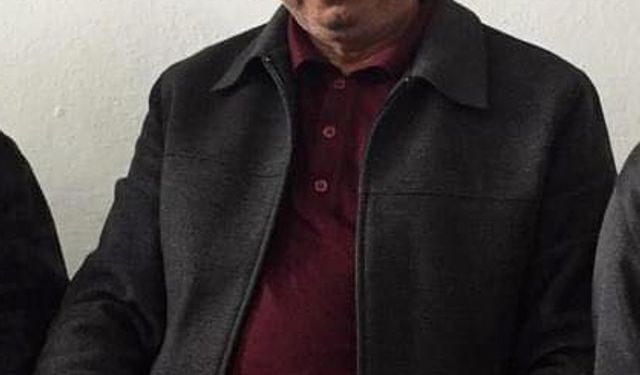 2 arkadaşını köy meydanında tüfekle vurarak öldürdü