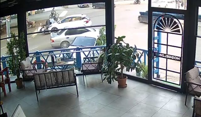 Adana’da 22 gün arayla aynı kavşakta kaza yaptı