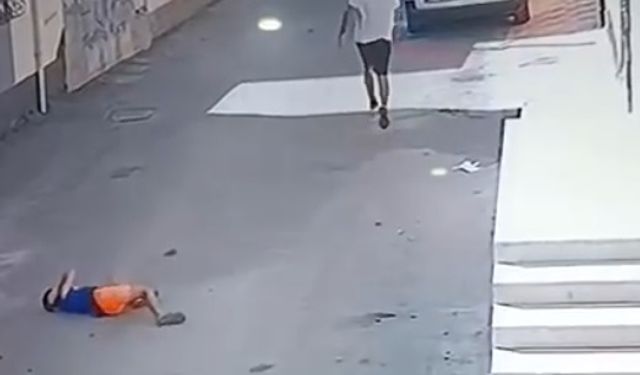 Adana'da kovaladığı çocuğu yere fırlattı