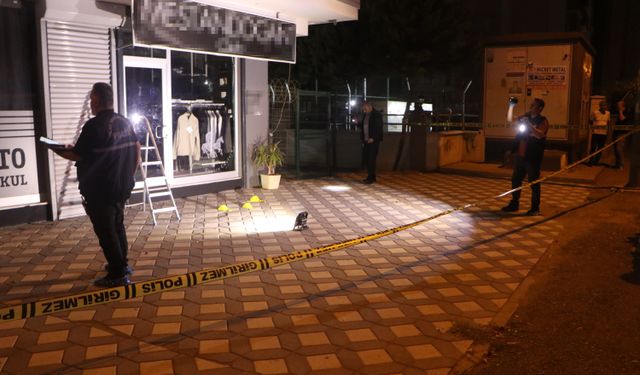 Adana’da Mağazaya EYP Patladı