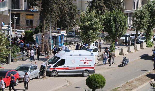 Adıyaman'da adliye önünde bıçaklı kavga