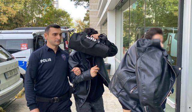 Alışveriş merkezinden yiyecek ve içki çalan 2 şahıs gözaltına alındı