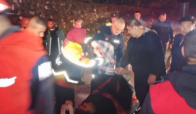 Bartın’da otomobil, bariyerlere çarptı