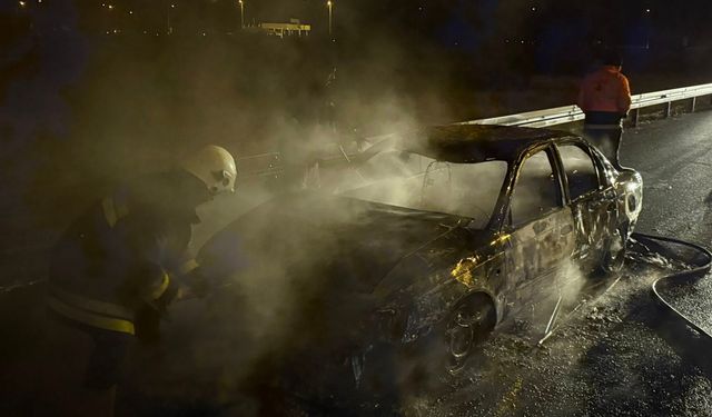 Bolu'da otomobili alevler sardı