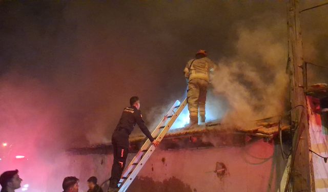 Bursa’da iş yeri yangını: Alevler 4 dükkana zarar verdi