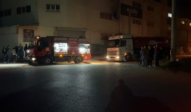 Bursa'da mobilya imalathanesi alev aldı