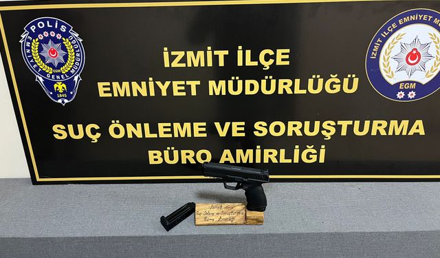 Çay ocağında oturan husumetlisini silahla yaraladı