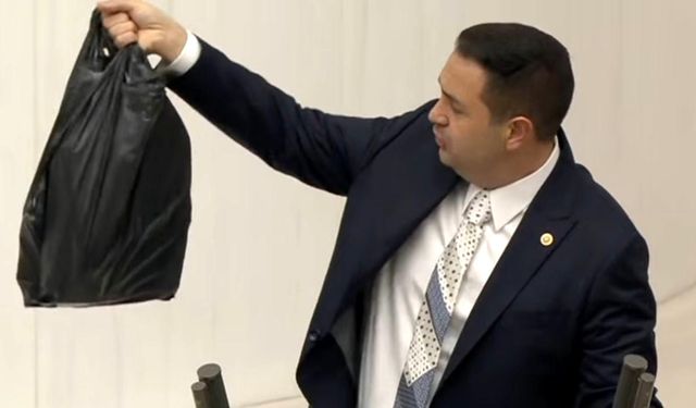 CHP'li Sarı'dan eczacı önlüğüyle tepki