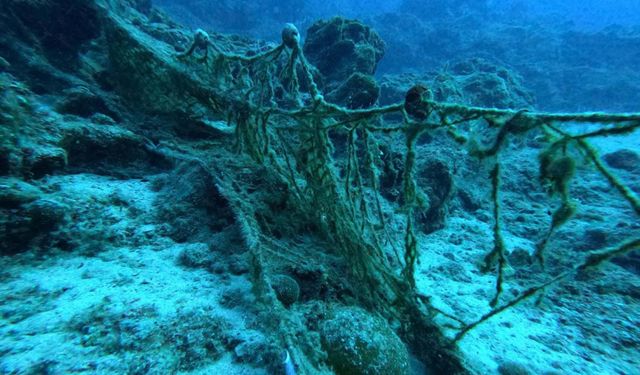 Datça'da denizden hayalet ağlar temizlendi