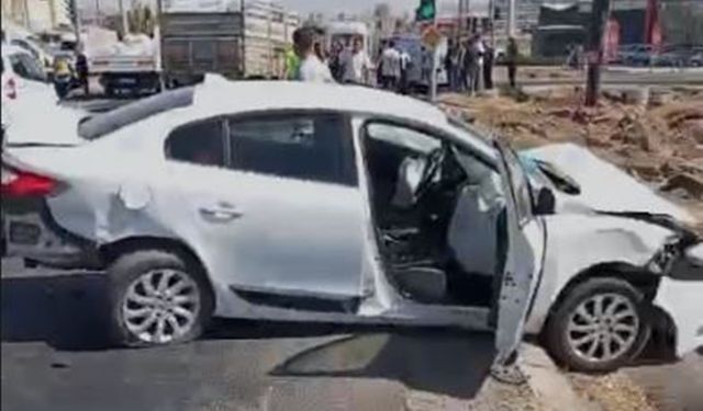 Diyarbakırda 6 araç zincirleme kazaya karıştı