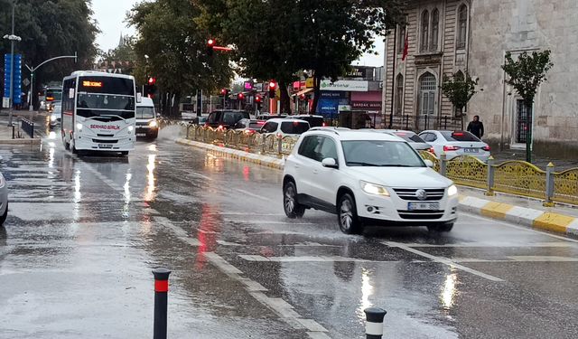 Edirne'de kuvvetli yağış etkisini gösterdi