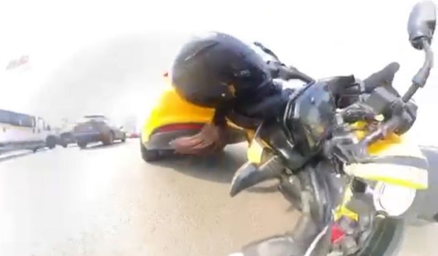 Etrafına bakınırken kaza yaptı