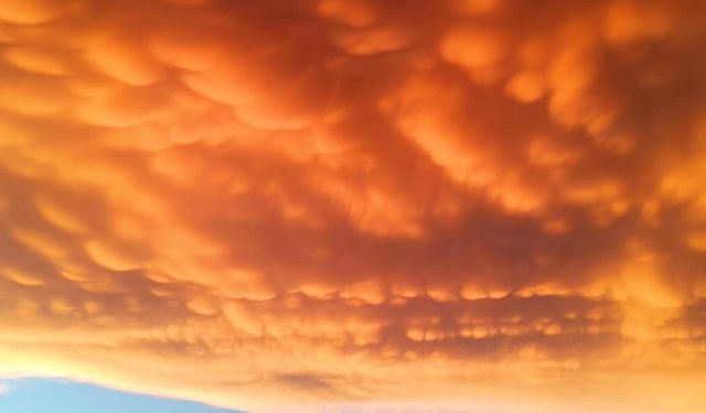 Fethiye semalarında Mammatus bulutları ilgi odağı oldu