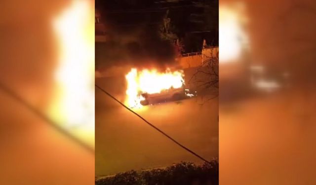 Hareket halindeki hafif ticari araç yandı