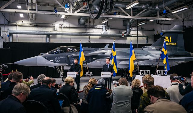 İsveç'ten Gripen savaş uçağı filosu alacak