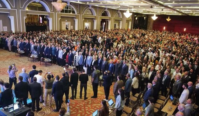 "İzmir çöp dağlarından ve kokudan geçilmiyor"