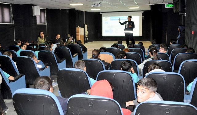 Kadın polislerden öğrencilere eğitim
