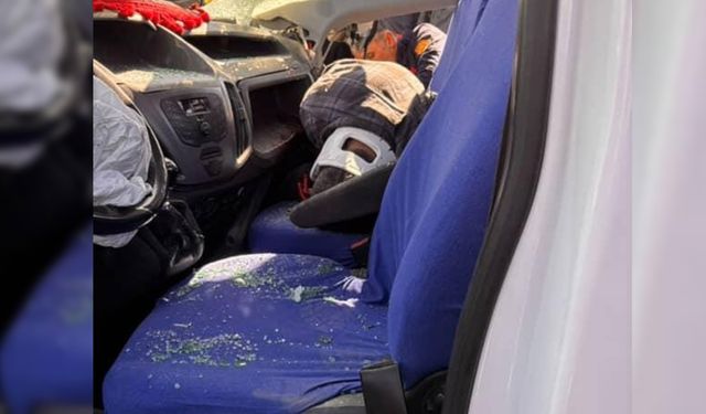 Kamyonet ve hafriyat kamyonu çarpıştı