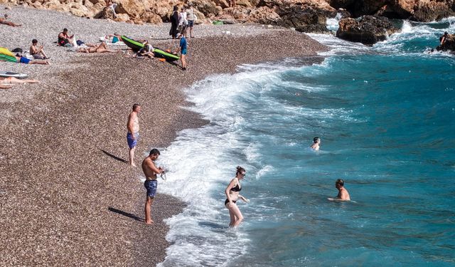 Konyaaltı Sahili’nde yaz havası