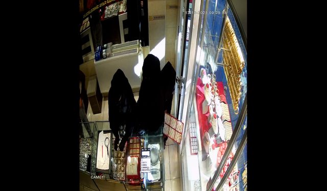 Kuyumcudan 1 milyon 200 bin liralık yüzük tablası çaldılar