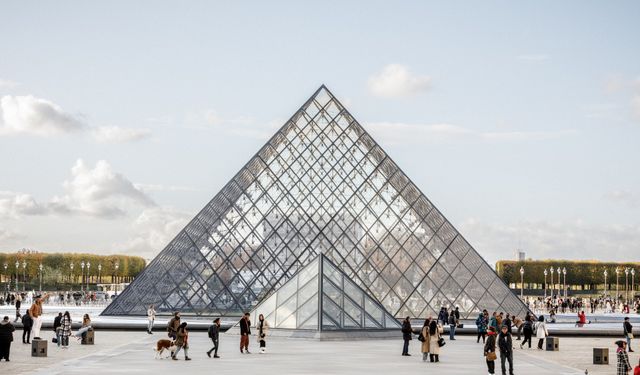 Louvre Müzesi Yeniden Açıldı