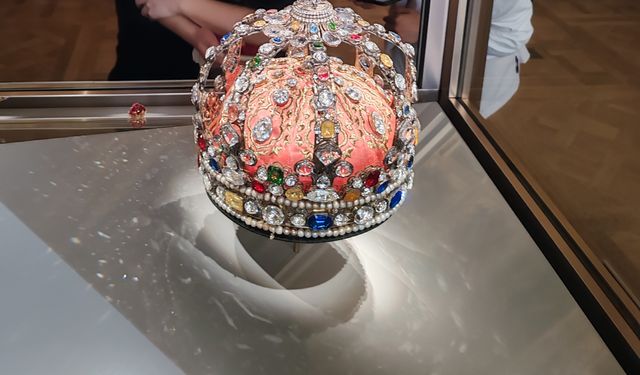 Macron'dan Louvre Müzesi soygunu açıklaması