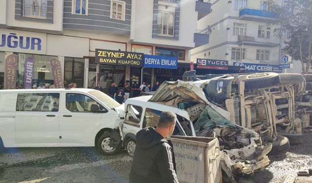 Malatya'da hafriyat kamyonu zincirleme kazaya neden oldu