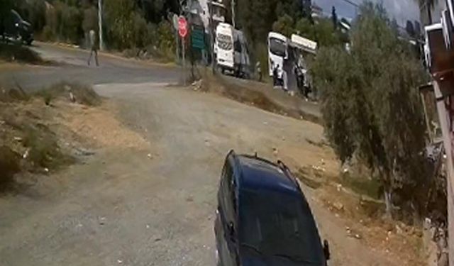 Manavgatta okul servisi ve midibüs çarpıştı