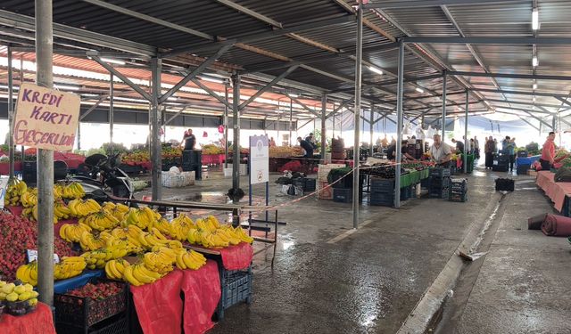 Mersin'de pazarcıya 'tezgah kapatma' cezası