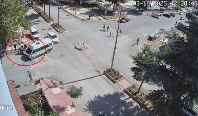 Merzifon'da elektrikli bisiklet ve okul servisi çarpıtı