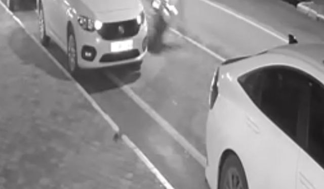 Motosiklet yayaya çarptı: 1'i ağır 2 yaralı