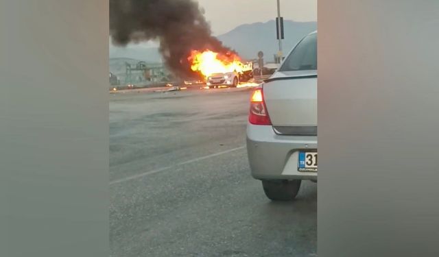 Osmaniye'de otomobili alevler sardı