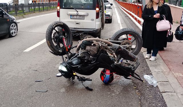 Samsun'da kaza yapan motosikletin sürücüsü yaralandı