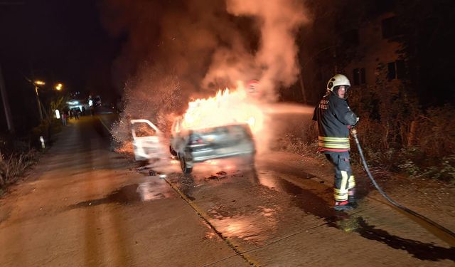 Samsun'da otomobil alev aldı